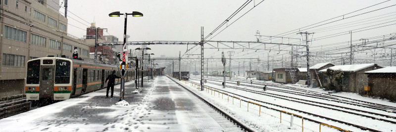 045 雪の尾久駅 北区昭和町1 20120229