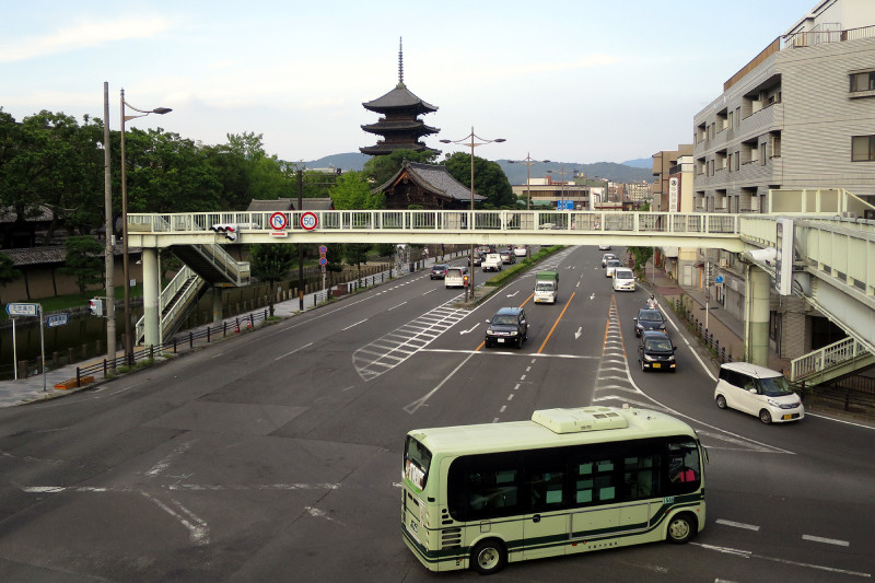 20150809_2 国道1号線・京阪国道口、南大内横断歩道橋（2015_0809_180205）